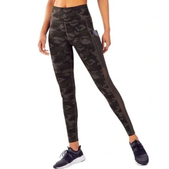 Fabletics on the Go Powerhold High Waisted Mesh Legging in Charcoal Camo Medium - Picture 1 of 9
